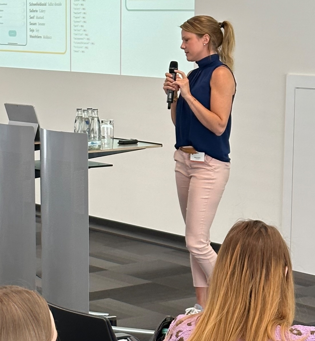 Meike Seidel in einer Vortragssituation