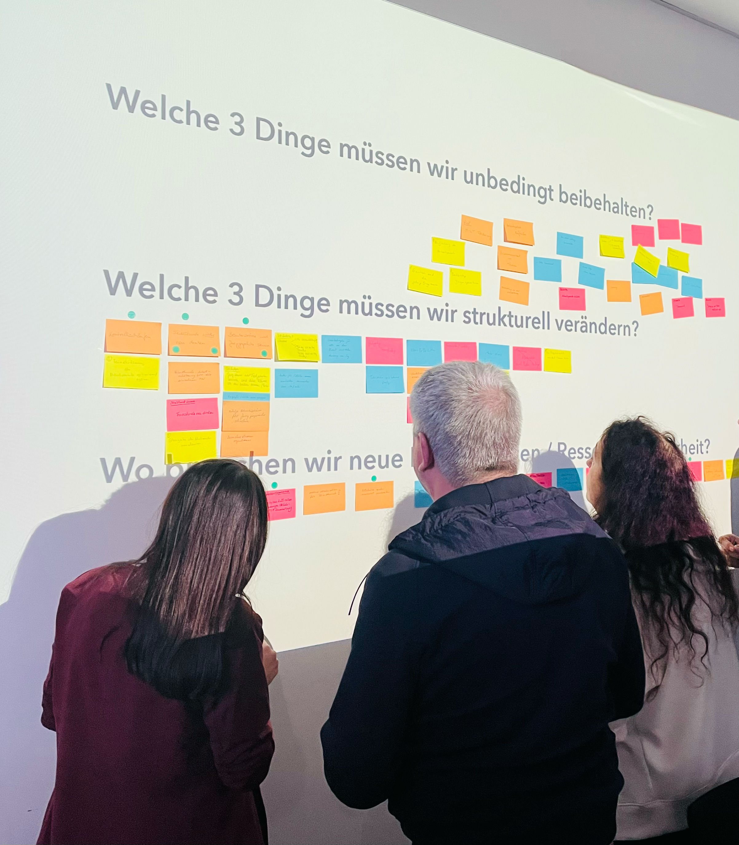 Strukturierte grafische Form als Bild für Ordnung und Zusammenhänge